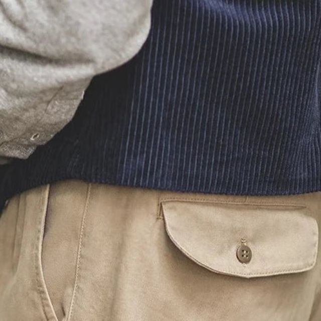 Men's trousers with pleated front