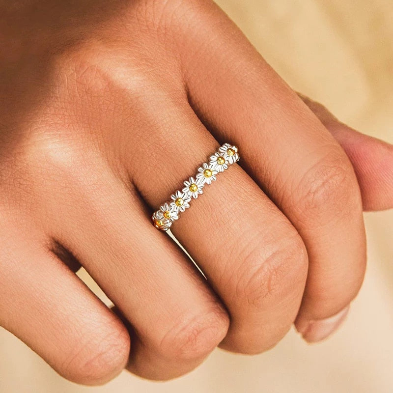 Emilia-Calou Filigree daisy ring