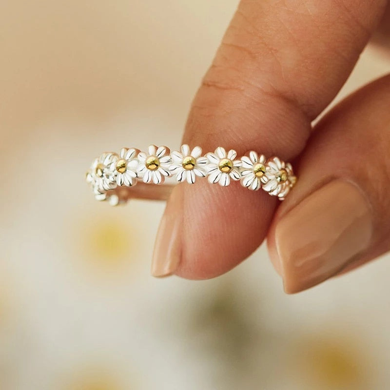 Emilia-Calou Filigree daisy ring