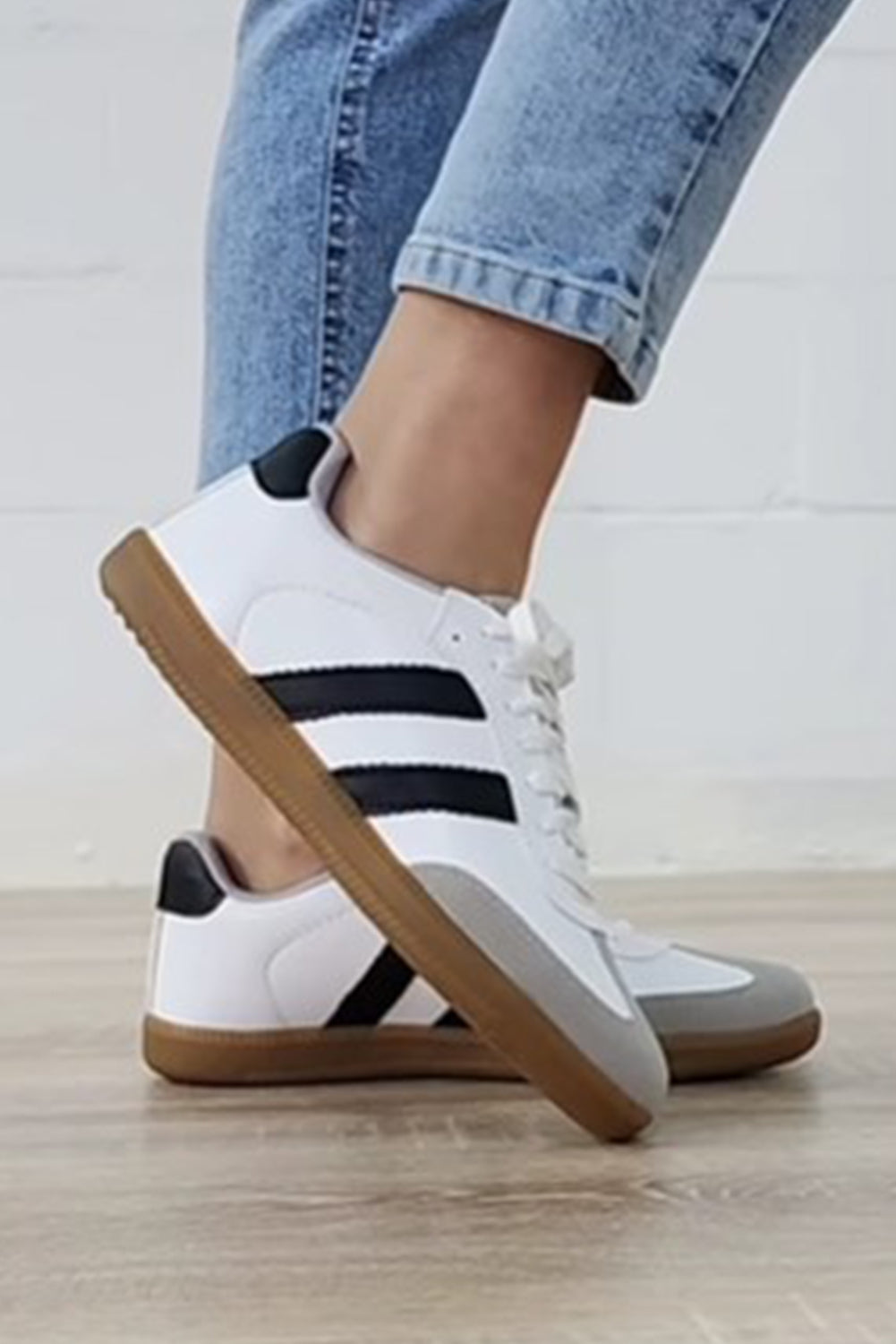 Katia - Flat striped sneakers with laces