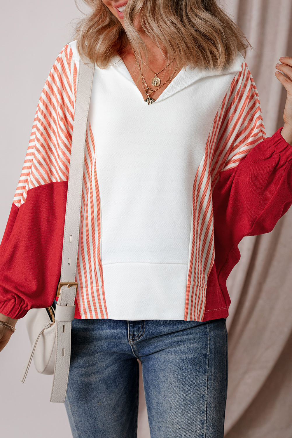 Vale - Oversized sweatshirt with stripes and contrasting V-neckline