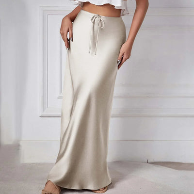 High-waisted satin skirt with ties, elegant and trendy perfect for a sophisticated and modern look
