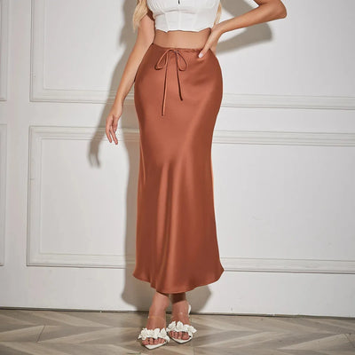 High-waisted satin skirt with ties, elegant and trendy perfect for a sophisticated and modern look