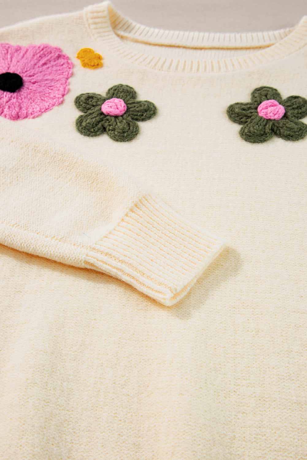 Anne - Knitted jumper with floral pattern and ribbed edges
