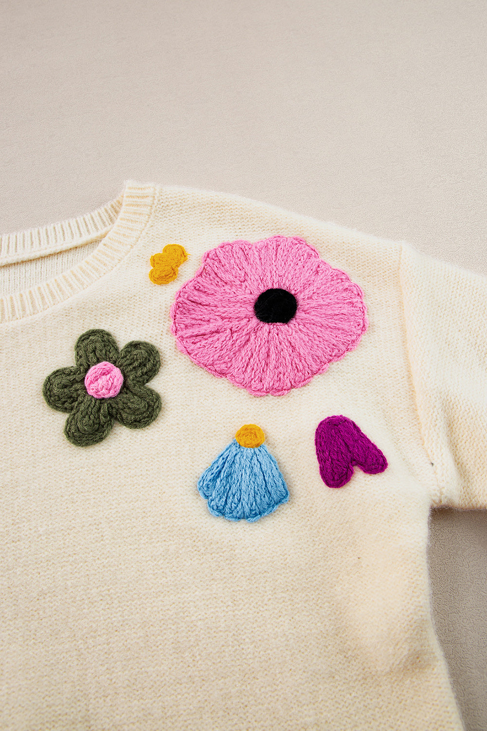 Anne - Knitted jumper with floral pattern and ribbed edges