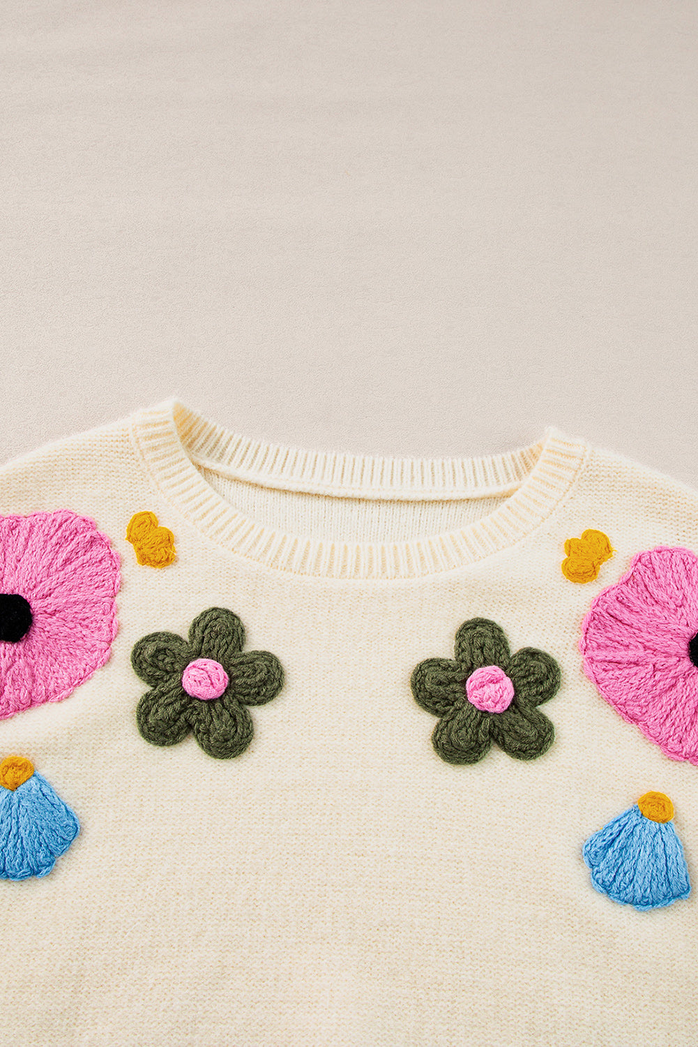 Anne - Knitted jumper with floral pattern and ribbed edges