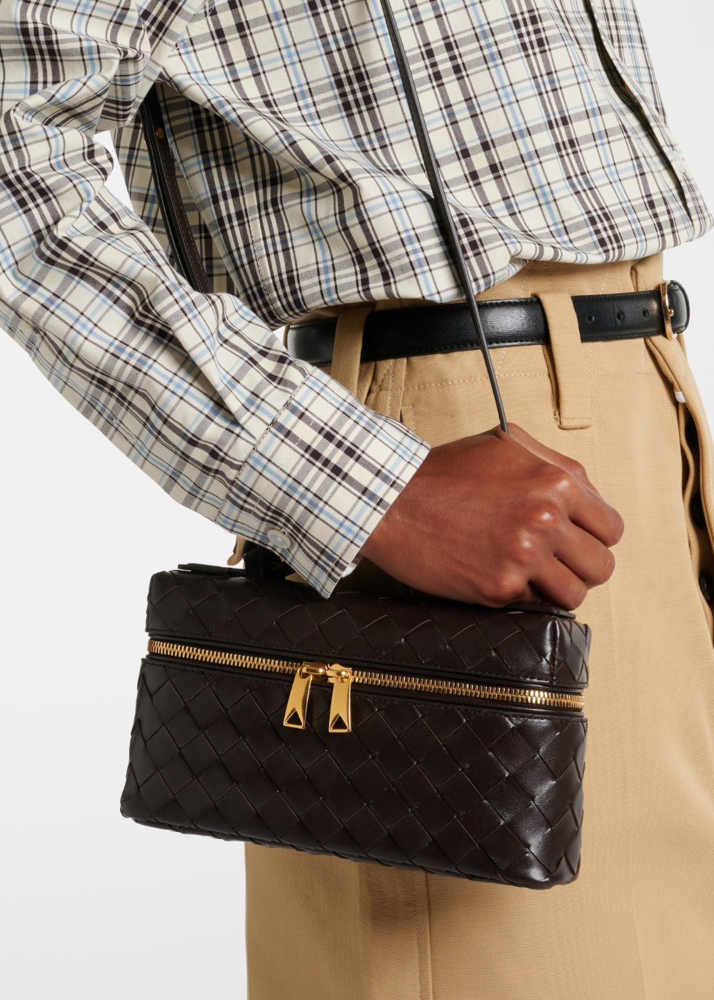 Women's black braided bag with rigid structure with golden zippers - Valeska