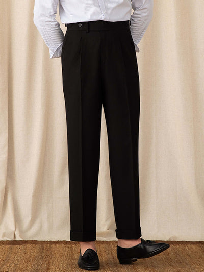 High-waisted, casual men's trousers in old money style