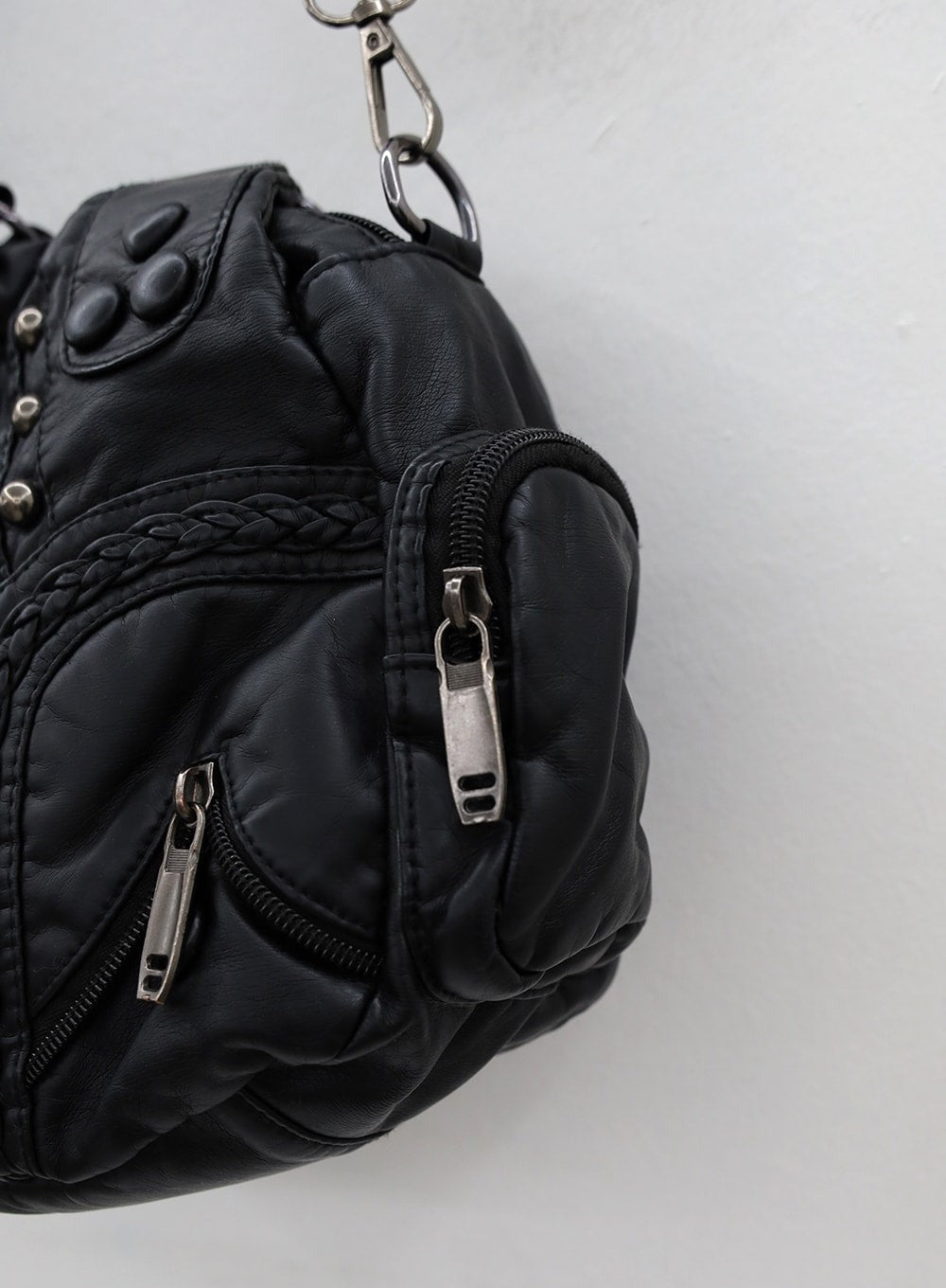 Taranta - Black studded shoulder bag