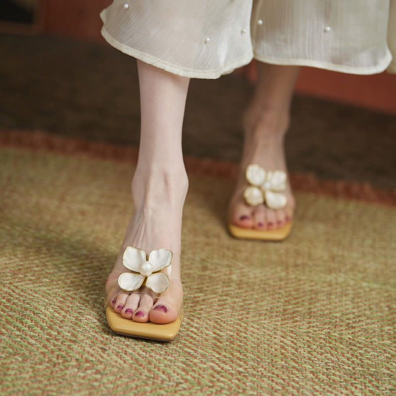 Women's sandals with elegant golden pearl style flower - Liora