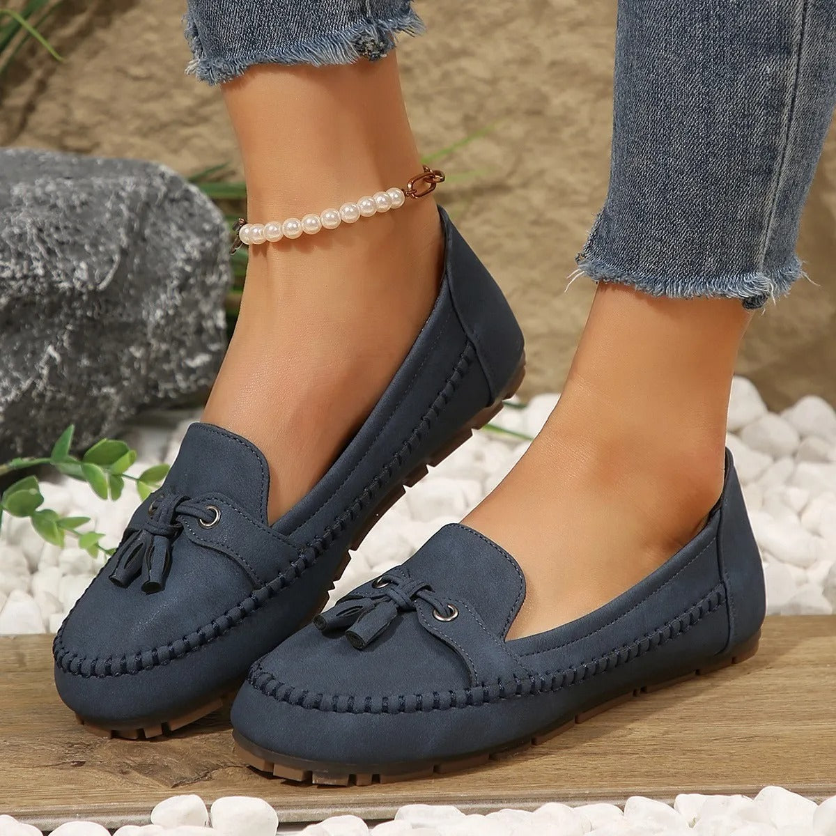 Women's slip-resistant flat loafers with bow detail - Martina