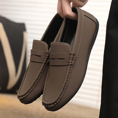 Elegant men's loafers in various colours