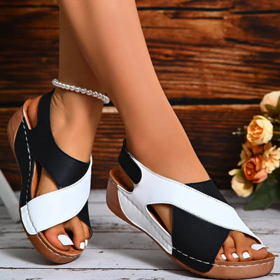 Women's synthetic leather sandals with crossed straps - Lía