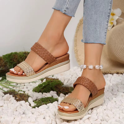 Women's woven strappy sandals with ergonomic sole - Mónica