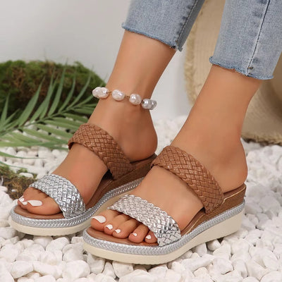 Women's woven strappy sandals with ergonomic sole - Mónica