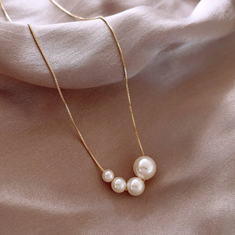 Women's Necklace White Pearls Fine Golden Chain