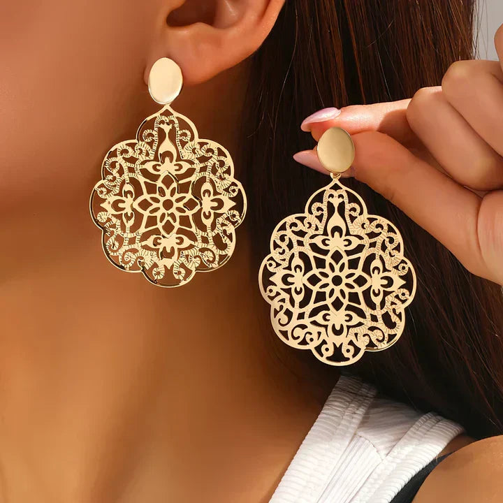 Woman's Earrings Golden Openwork Mandala Large - Elke