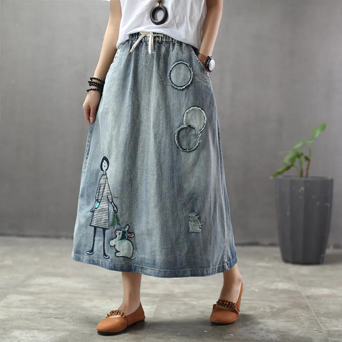 Women's midi skirt with elastic waist and embroidered details - Oriane
