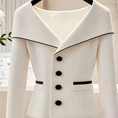 Women's fitted blazer with wide collar and contrasting buttons - Maïa