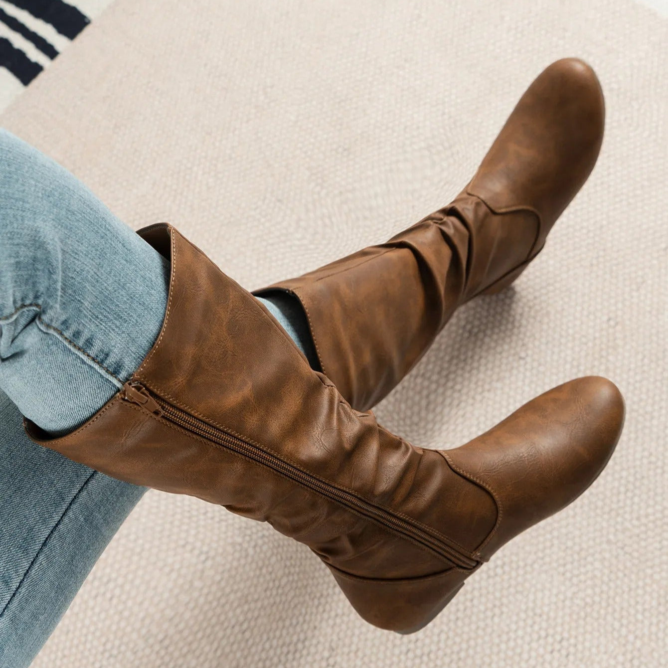 High-leg flat boots with side gathers - Rhea