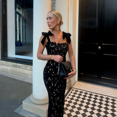 Fitted dress with floral lace and bows - Roselina