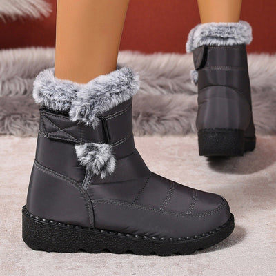 Women's winter boots with thermal lining and anti-skid sole - Wool
