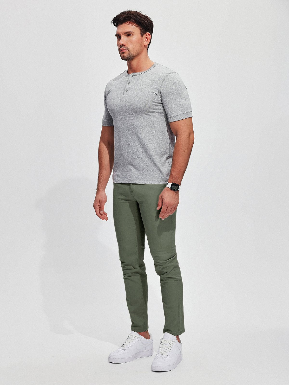 High-quality, stretchy men's chinos made from easy-care cotton-blend fabric