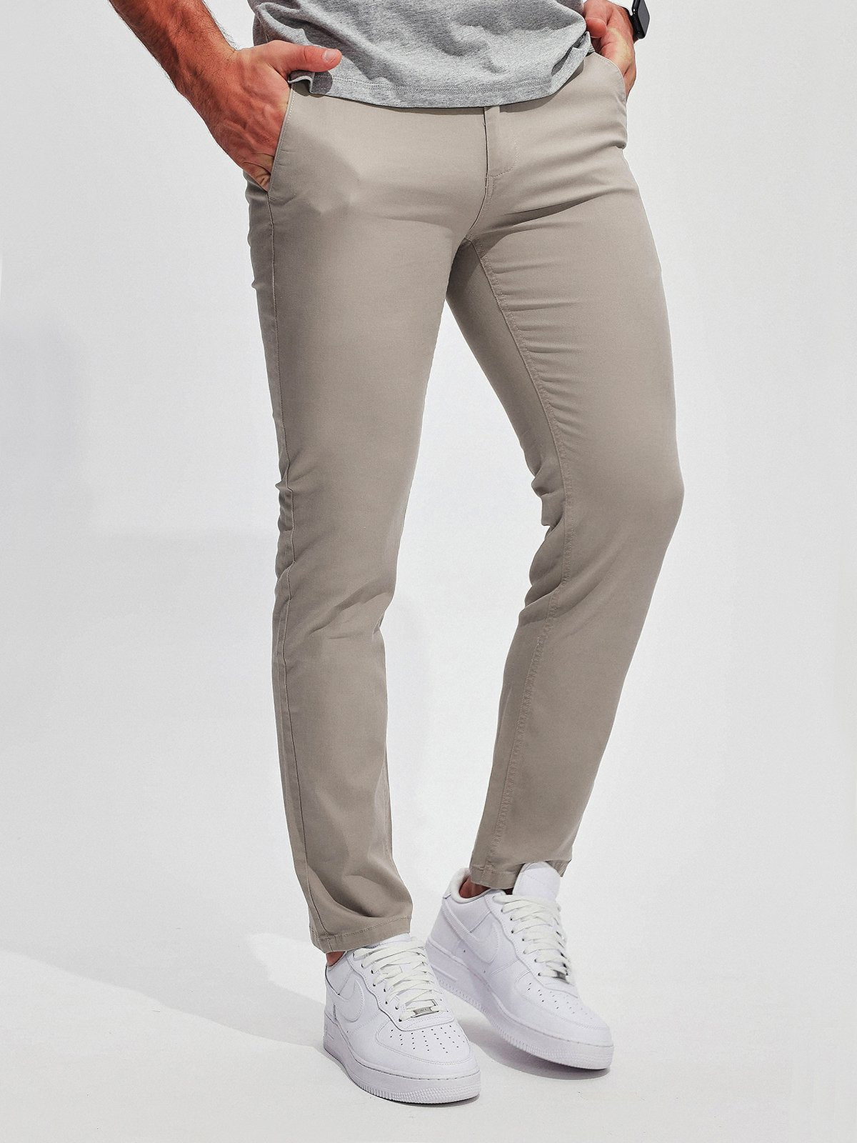 High-quality, stretchy men's chinos made from easy-care cotton-blend fabric