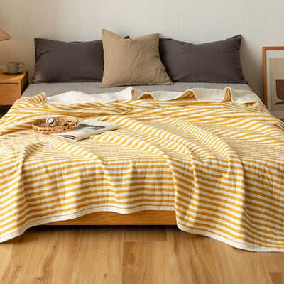 Lightweight breathable summer comforter