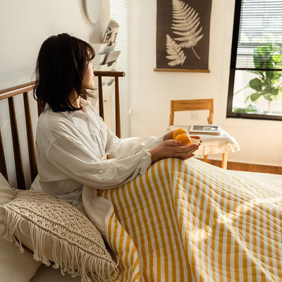 Lightweight breathable summer comforter