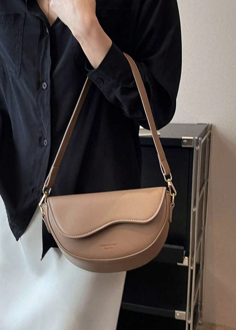 Women's half moon minimalist style bag - Malibu