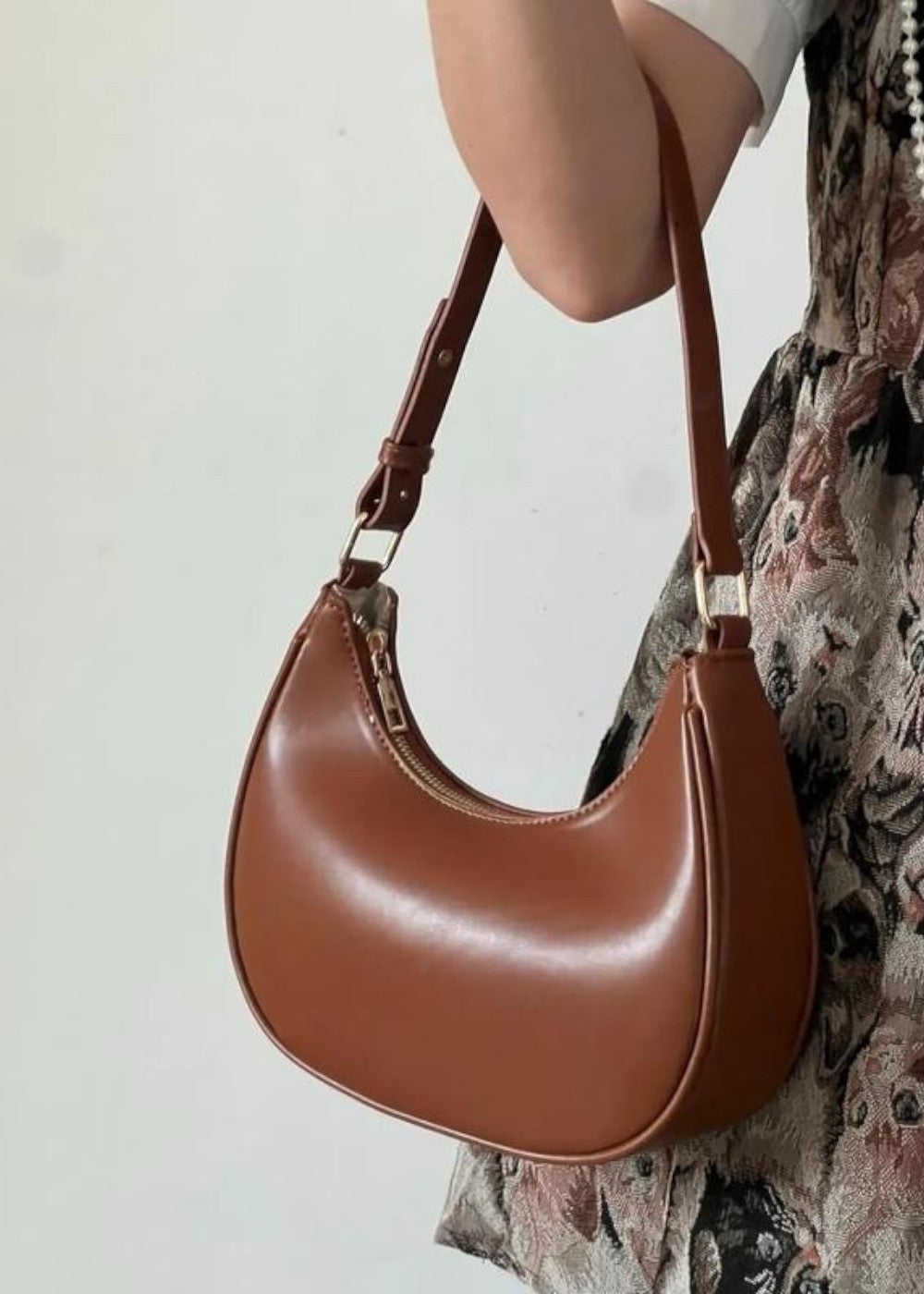 Women's moon bag modern curved design - Lunea