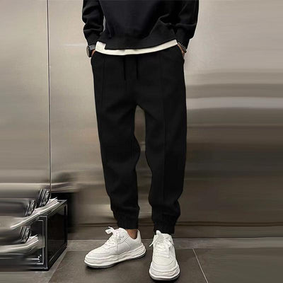Men's sports trousers with elasticated waistband
