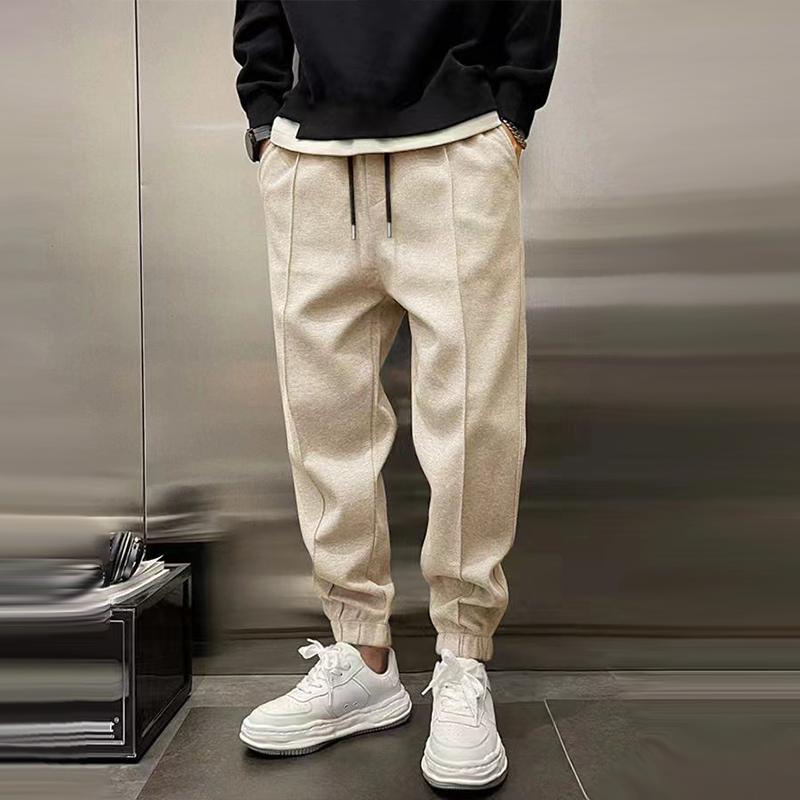 Men's sports trousers with elasticated waistband