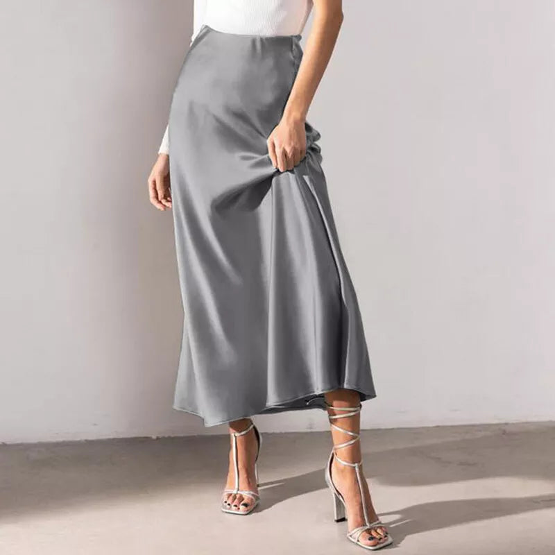 Elegant and feminine high-waisted satin A-line skirt, ideal for a refined and sophisticated look