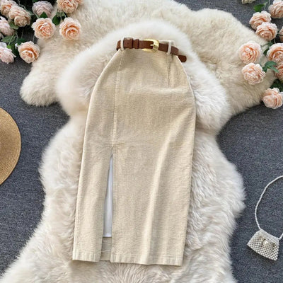 Corduroy skirt with side slit and high waist, elegant and refined perfect for a sophisticated and trendy look