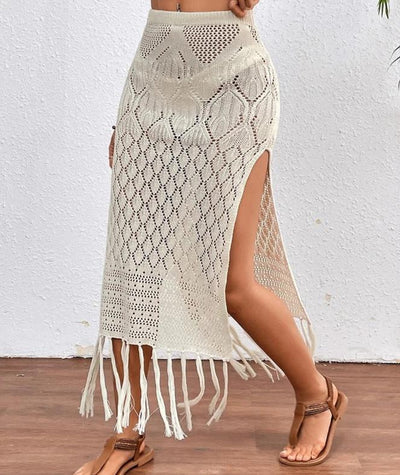 Elegant skirt with side slit ideal for special occasions and chic evenings