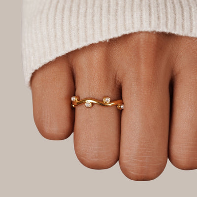Wavey Pearl Gold Ring