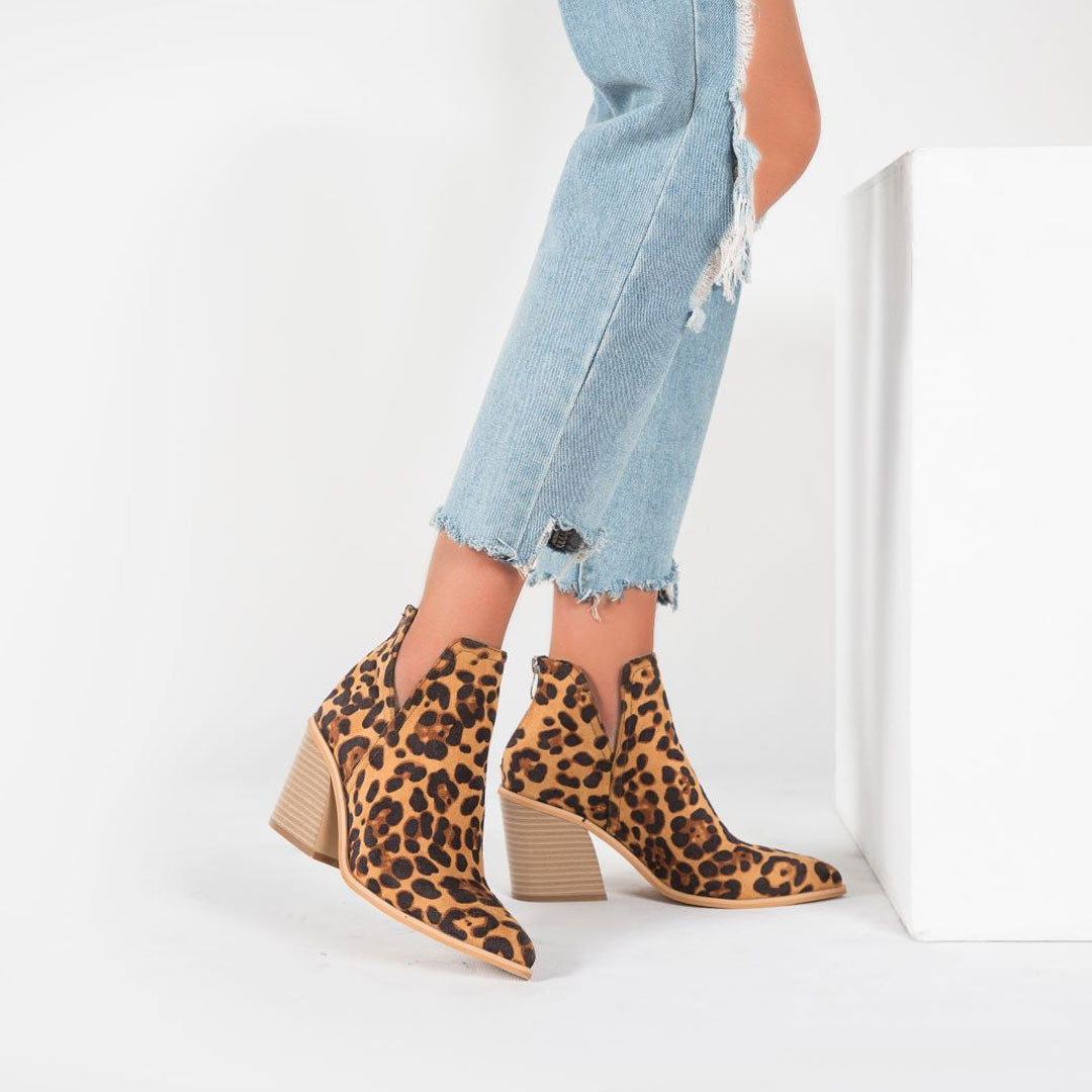 Kenia - Wild Pointed Toe Notch Trim Chunky Heel Suede Ankle Boots